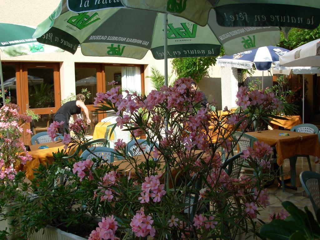 Hotel The Originals Romans-Sur-Isere Le Clos Des Tanneurs Exterior photo
