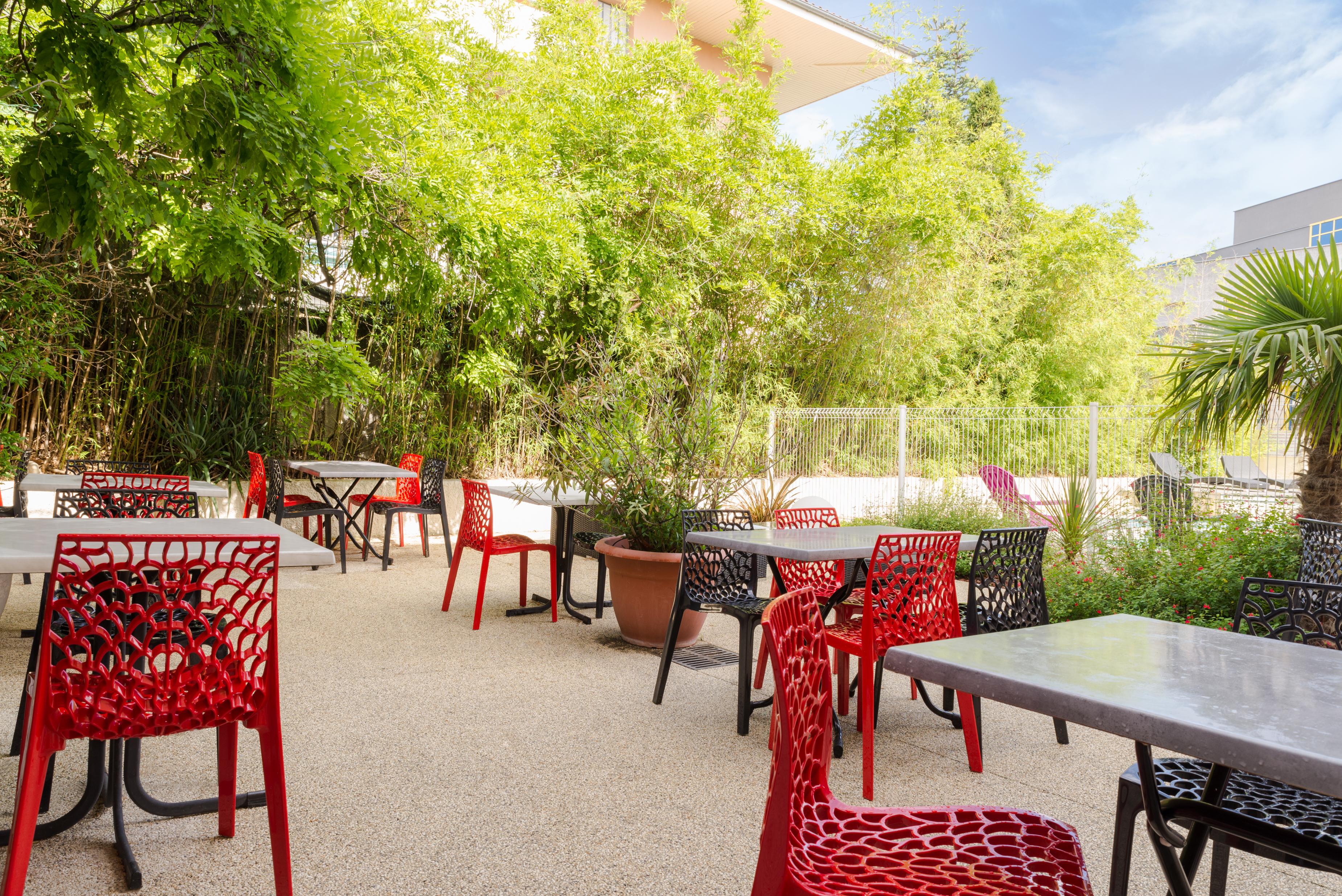 Hotel The Originals Romans-Sur-Isere Le Clos Des Tanneurs Exterior photo